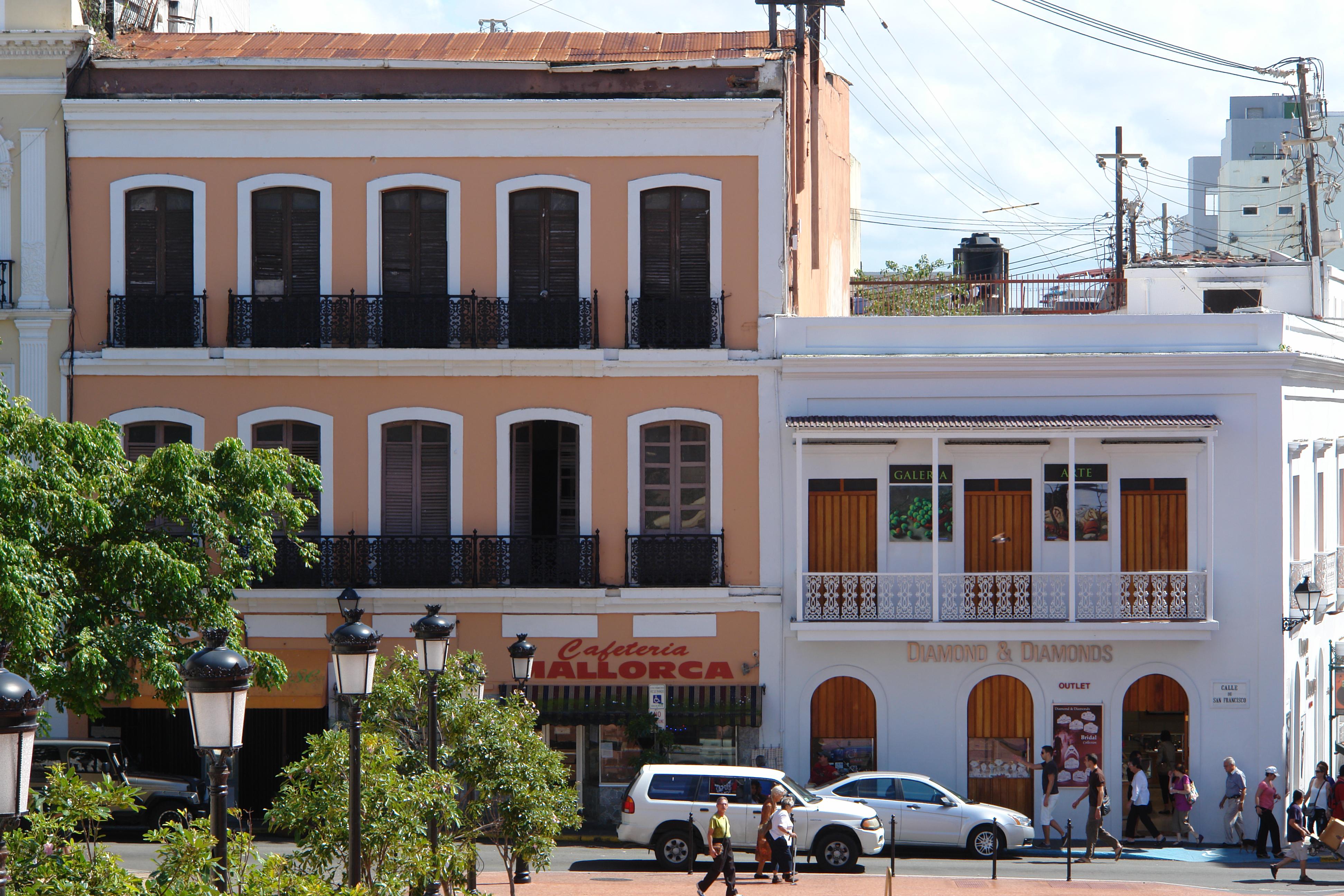 Calle de San Francisco 201 y Esquina Calle Tanca - San Juan (Viejo San Juan) - 2012 00003